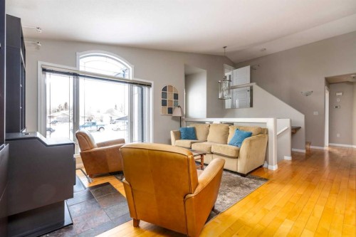 2912 65 Avenue Place, Lloydminster, AB - Indoor Photo Showing Living Room