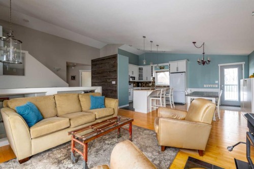 2912 65 Avenue Place, Lloydminster, AB - Indoor Photo Showing Living Room