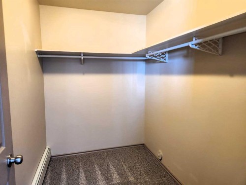 102A-6608 42, Lloydminster, AB - Indoor