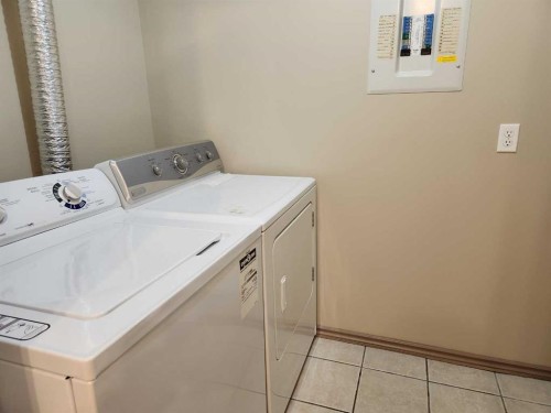 102A-6608 42, Lloydminster, AB - Indoor Photo Showing Laundry Room