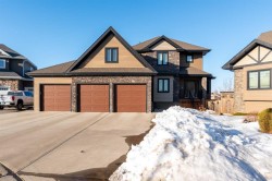 1621 55 Avenue Close Lloydminster, AB T9V 2J9