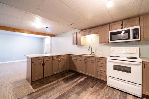 805 10 Avenue, Wainwright, AB - Indoor Photo Showing Kitchen