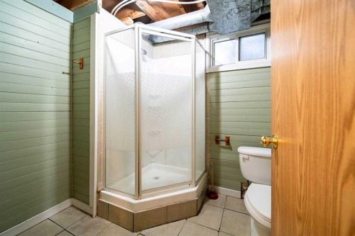 805 10 Avenue, Wainwright, AB - Indoor Photo Showing Bathroom