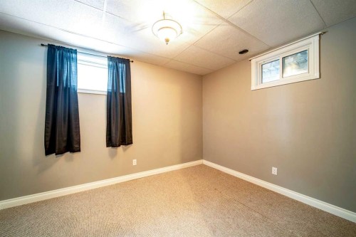 805 10 Avenue, Wainwright, AB - Indoor Photo Showing Other Room