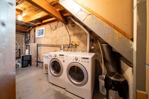 805 10 Avenue, Wainwright, AB - Indoor Photo Showing Laundry Room
