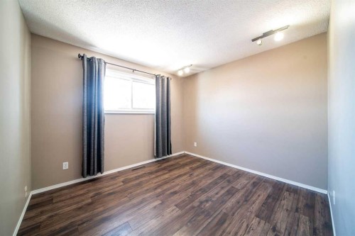 805 10 Avenue, Wainwright, AB - Indoor Photo Showing Other Room