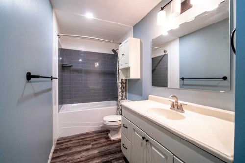 805 10 Avenue, Wainwright, AB - Indoor Photo Showing Bathroom