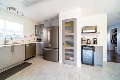 1657 6 Avenue, Wainwright, AB - Indoor Photo Showing Kitchen