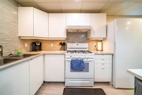 1657 6 Avenue, Wainwright, AB - Indoor Photo Showing Kitchen With Double Sink