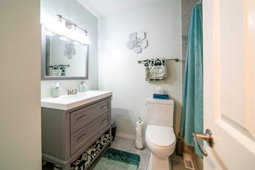 1657 6 Avenue, Wainwright, AB - Indoor Photo Showing Bathroom