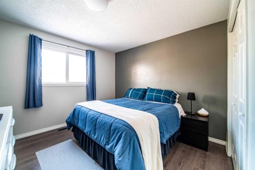 1657 6 Avenue, Wainwright, AB - Indoor Photo Showing Bedroom