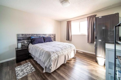 1657 6 Avenue, Wainwright, AB - Indoor Photo Showing Bedroom