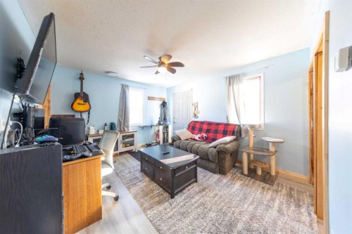 5014 55 Street, Lloydminster, AB - Indoor Photo Showing Living Room