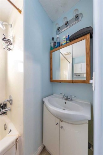5014 55 Street, Lloydminster, AB - Indoor Photo Showing Bedroom