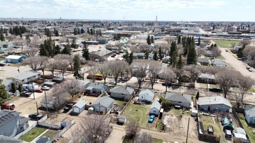 5014 55 Street, Lloydminster, AB - Outdoor