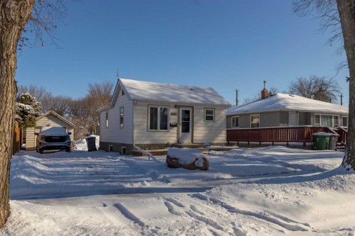 5014 55 Street, Lloydminster, AB - Outdoor