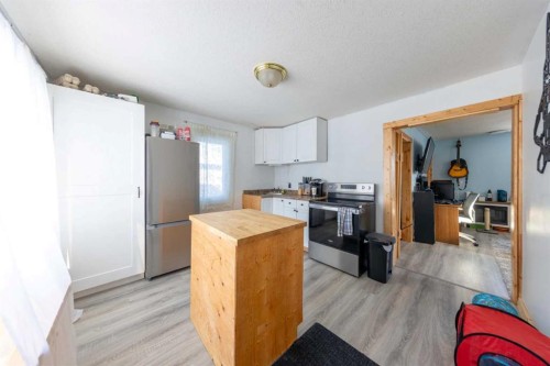 5014 55 Street, Lloydminster, AB - Indoor Photo Showing Kitchen