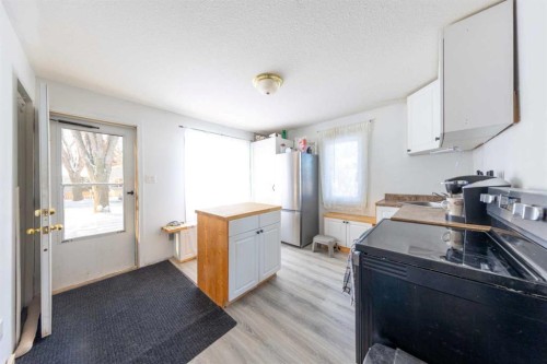 5014 55 Street, Lloydminster, AB - Indoor Photo Showing Kitchen