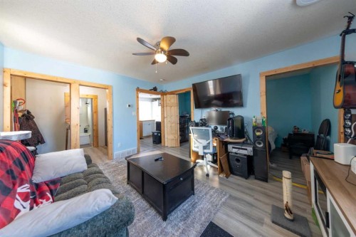 5014 55 Street, Lloydminster, AB - Indoor Photo Showing Kitchen
