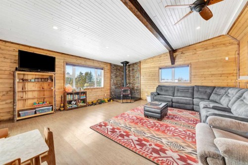 Pt Nw 1-46-27-W3, Rural, SK - Indoor Photo Showing Living Room