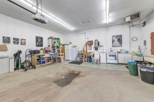 2902 65, Lloydminster, AB - Indoor Photo Showing Garage