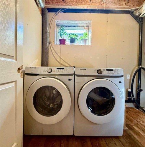 2837 12 Avenue, Wainwright, AB - Indoor Photo Showing Laundry Room