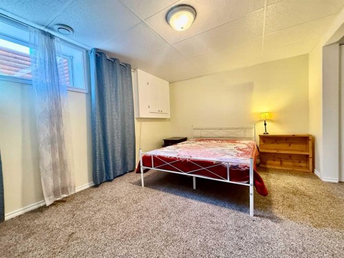 2837 12 Avenue, Wainwright, AB - Indoor Photo Showing Bedroom