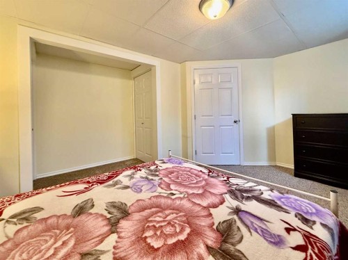 2837 12 Avenue, Wainwright, AB - Indoor Photo Showing Bedroom