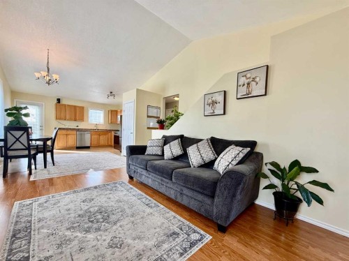 2837 12 Avenue, Wainwright, AB - Indoor Photo Showing Living Room
