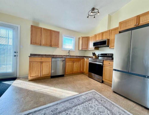 2837 12 Avenue, Wainwright, AB - Indoor Photo Showing Kitchen With Stainless Steel Kitchen
