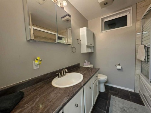 5208 54 Avenue, Edgerton, AB - Indoor Photo Showing Bathroom