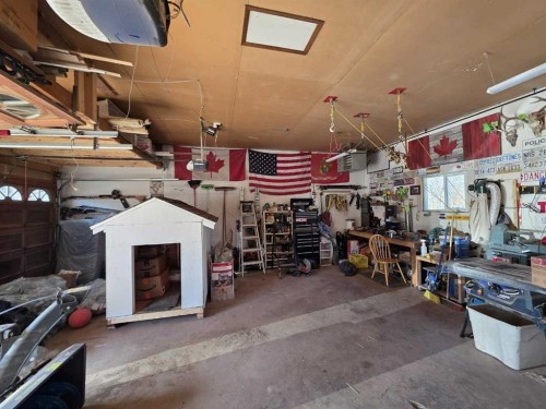 5208 54 Avenue, Edgerton, AB - Indoor Photo Showing Garage