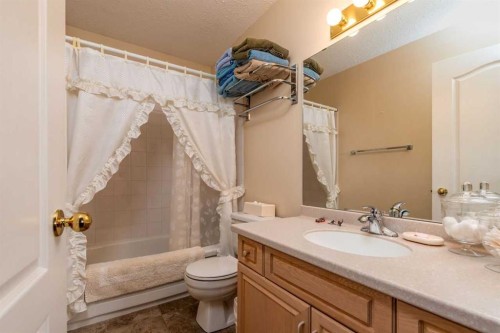 4002 60 Avenue, Lloydminster, AB - Indoor Photo Showing Bathroom