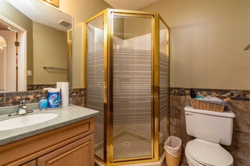 4002 60 Avenue, Lloydminster, AB - Indoor Photo Showing Bathroom