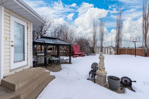 4002 60 Avenue, Lloydminster, AB - Outdoor