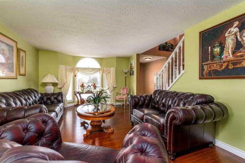 4002 60 Avenue, Lloydminster, AB - Indoor Photo Showing Living Room