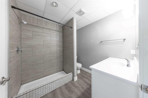 Ab-4810 50 Avenue, Kitscoty, AB - Indoor Photo Showing Bathroom