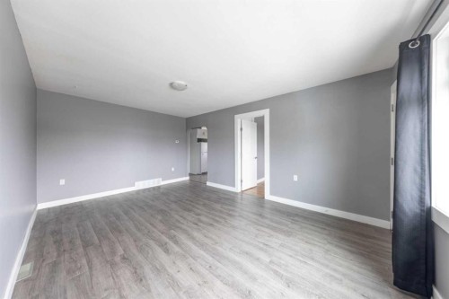 Ab-4810 50 Avenue, Kitscoty, AB - Indoor Photo Showing Other Room