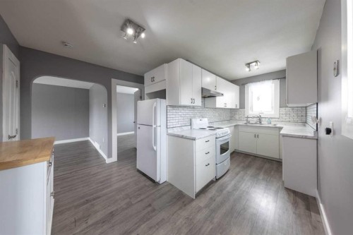 Ab-4810 50 Avenue, Kitscoty, AB - Indoor Photo Showing Kitchen