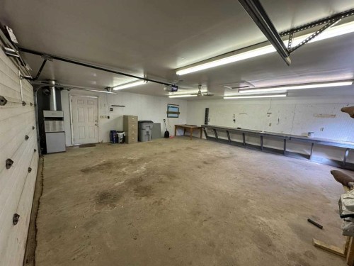 1105 15 Street, Wainwright, AB - Indoor Photo Showing Garage