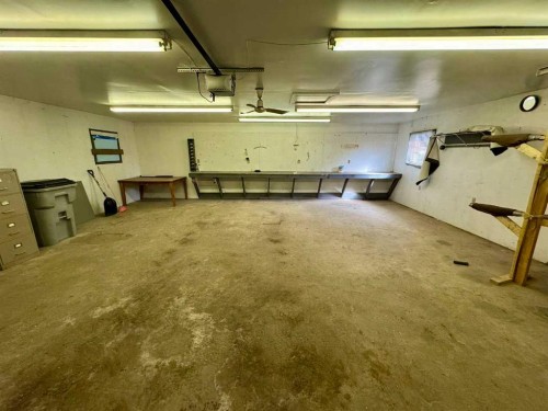 1105 15 Street, Wainwright, AB - Indoor Photo Showing Garage