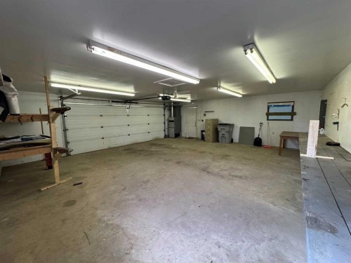 1105 15 Street, Wainwright, AB - Indoor Photo Showing Garage