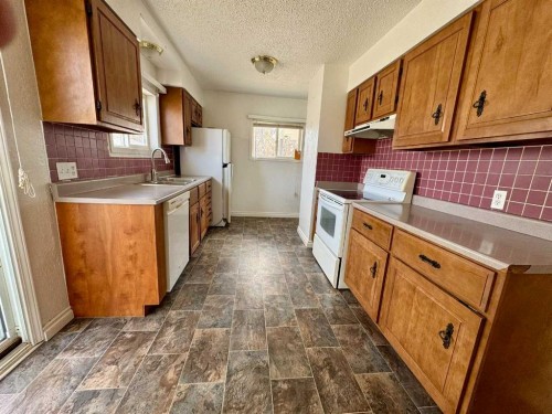 1105 15 Street, Wainwright, AB - Indoor Photo Showing Kitchen
