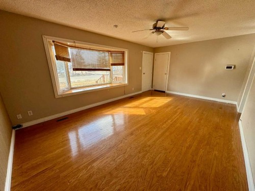 1105 15 Street, Wainwright, AB - Indoor Photo Showing Other Room