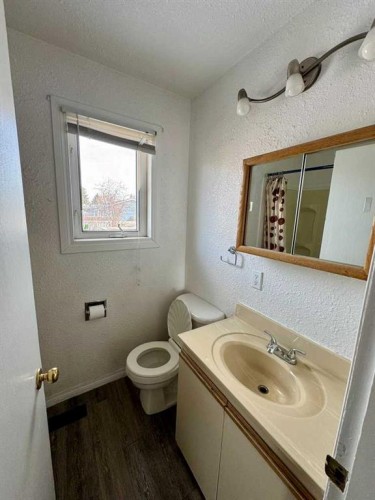 1105 15 Street, Wainwright, AB - Indoor Photo Showing Bathroom