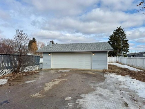 1105 15 Street, Wainwright, AB - Outdoor