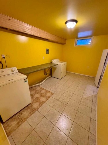 1105 15 Street, Wainwright, AB - Indoor Photo Showing Laundry Room