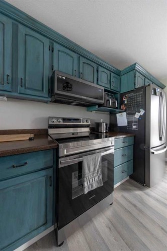 2611 43 Avenue, Lloydminster, SK - Indoor Photo Showing Kitchen