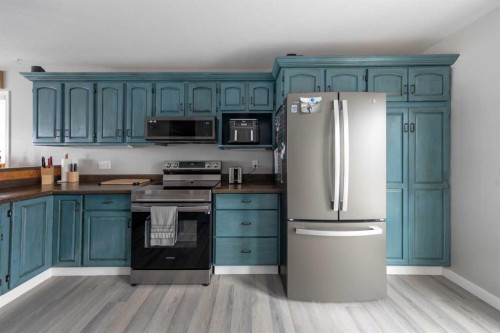 2611 43 Avenue, Lloydminster, SK - Indoor Photo Showing Kitchen