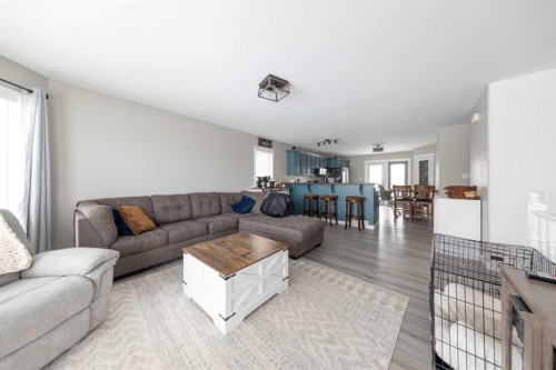 2611 43 Avenue, Lloydminster, SK - Indoor Photo Showing Living Room